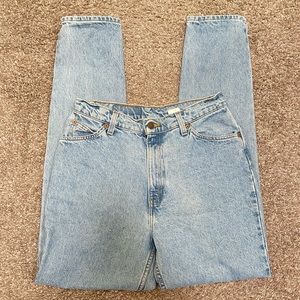 Levi’s 912 slim fit tapered leg jeans